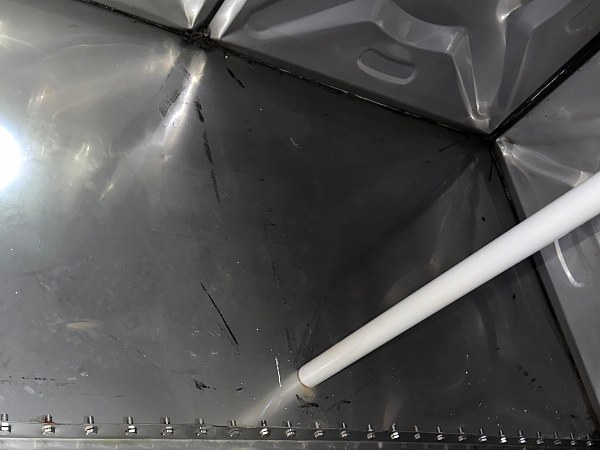 Temizlenmiş panel deponun köşe birleşimi